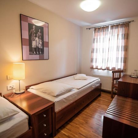 Hotel Dvor Jezersek Brnik Cerklje na Gorenjskem Luaran gambar