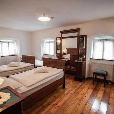 Hotel Dvor Jezersek Brnik Cerklje na Gorenjskem Luaran gambar